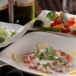 たべのみ処 げんたろう商店 - 海老とアボカドのタルタル・いろいろ野菜のバーニャカウダソース・本日のカルパッチョ