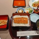 野田岩 日本橋高島屋特別食堂 - かさね重　右奥はうざく