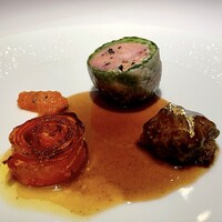 レ セゾン - ③山鶉とフォアグラにシャルトリージュで
                    　仕上げたソース 股肉のロースト
                    　スパイスを効かせた人参