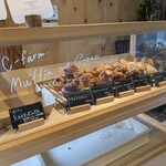 C-farm cafe - レジ横のマフィンとスコーン