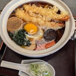 葉隠 - 鍋焼きうどん。勿論激アツ。食べてる間、ずっと激アツ。