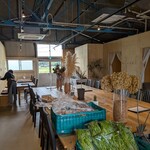 C-farm cafe - ゆったり広いテーブル