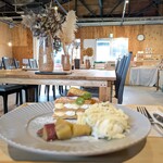 C-farm cafe - オシャレな店内