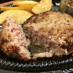 カウボーイ家族 島田店 - やわらかハンバーグの断面。2014.4.28