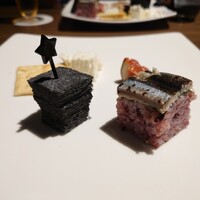 スカイビュッフェ51 - 左はサンドイッチ。挟まれているモノは忘れました。