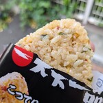 LAWSON - 料理写真:こってりスープ仕立て炒飯おにぎり@\181円