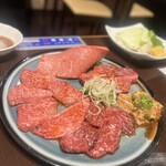 炭火焼肉 牛○亭 - 