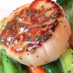 ア・ポワン - ホタテのソテー接写版（ランチの魚料理）