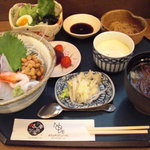 味の夢街道 - 五種類の海鮮丼。全体はこんな感じです。