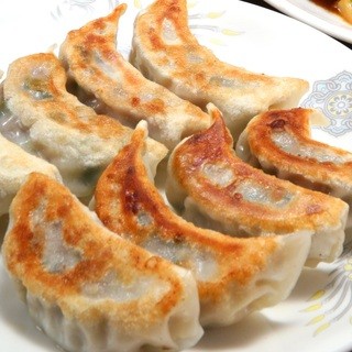 圧倒的人気料理焼き餃子