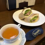 ロンネフェルト・ティ・サロン・名古屋 - スペシャルアールグレイと柚子胡椒ローストビーフのサンドイッチビーフの
