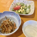 びすとろ 風露 - 各料理に付く小鉢　ライス＆味噌汁も付きます‼︎