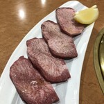 炭火焼肉 牛和鹿 - 生タン