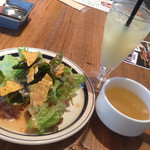 THE CAMP CAFE & GRILL - ランチのサラダ•スープにドリンク