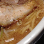 Ohanashouten - 豚骨醤油らーめん、麺を…