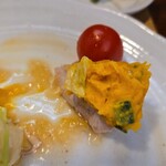 キッチン ブルー グローブ - 最後はポテサラ乗せて