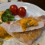 キッチン ブルー グローブ - パンプキン・ポテサラを乗せて