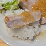 キッチン ブルー グローブ - ご飯にソテーを乗せて
