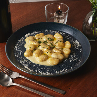 ゴルゴンゾーラの濃厚な風味のふわふわなニョッキ