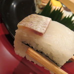 吉野鯗 - 鯛寿司です。一つ一つがとても丁寧