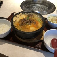 馬車道 de 焼肉 DOURAKU CORRIDA 北仲ブリック＆ホワイト店 - 