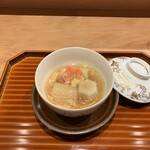 本城 - 炊合東寺巻湯葉蟹あんかけ（蕪･里芋）