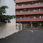 丿貫 - 行列場所の駐車場に行列なし