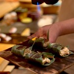 恵比寿 鮨 はつめ - 笹寿司を目の前で炙ってくれる