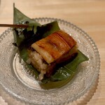 恵比寿 鮨 はつめ - 穴子の笹寿司