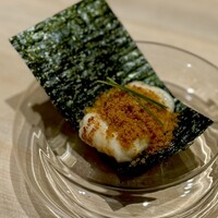 恵比寿 鮨 はつめ - モッツァレラチーズとカラスミの磯辺焼き