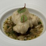 真白 - ・レッドソレル
      ・雲子のベニエ
      ＋
      ・貝や魚介出汁のベースに、京都でとれた茸を加えたスープソース（グリーンレモンの酸味を効かせて）