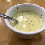 レストラン やなぎ - えんどう豆のスープ