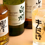 から揚げドラゴンチキン ハイボール キムにい - ウイスキー集合写真（白州などプレミアムウイスキーが人気）