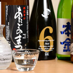 から揚げドラゴンチキン ハイボール キムにい - 日本酒集合写真（新政や田酒などレアな銘柄もそろえてます）