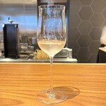 真白 - ドリンク③ （次の甘鯛の料理に合わせて）
      
      ・和歌山県の梅を使った梅ジュース