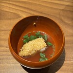 真白 - お椀のような一品
      吸い地：甘鯛出汁にコンソメを加えて、レモンバーベナの香りをつけて
      
      椀種：若狭の甘鯛の昆布締めを、砕いたお米を衣にして揚げて
      
      椀妻（青み）：三つ葉？
      
      吸い口：黄柚子少量？