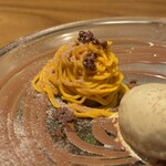 真白 - ・ポアロかぼちゃのモンブランクリームに
      ・下に、コーヒームース
      
      ・チャイティーをイメージしたアイスクリーム
      （シナモン・グローブ・アニスメインに、様々なスパイスを）