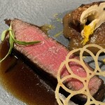 真白 - ・石垣島きたうち牧場様から、36ヶ月以上の長期肥育の石垣牛
      
      ・松茸餅（すりおろした松茸と葛粉）
      ・チーズのチュイール