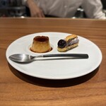 真白 - 小菓子
      
      ・ブルーベリーのエクレア
      ・プリン
      ・オーブンから出したてのフィナンシェ