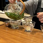 真白 - 食後の飲み物
      
      フレッシュハーブティ
      ・スペアミント、アップルミント、
      ・パイナップルミント、レモンバーベナ、
      ・レモングラス、タイム、ローズマリー
      （お好みで蜂蜜をとかして）