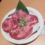 南大門 - 牛タン塩　690円