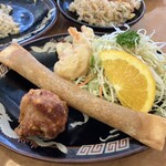 喰囍炒 - 唐揚げ、キムチ春巻き、海老マヨ、生野菜