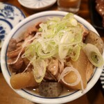 やきとん 赤尾 - もつ煮込み上から