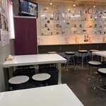 本家絶品！ 煮込みカツカレーの店 幕張店 - ↑店内奥側