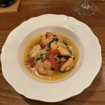 ジロトンド - 1皿目
      岩手県大船渡産ムール貝とカリフラワーのロマーニャ風