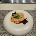 271061458 - 信州サーモンのコンフィ 蕪とビーツのソース