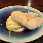 奈良屋町 青 - ⑫飴細工の洋梨、中にヨーグルトムース、洋梨とブルーチーズアイスクリーム