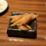 奥新 鮨屋のうおきん - ガリ　無くなったら入れてくれる