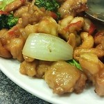 中国料理 三鶴 - 鶏肉とカシューナッツの炒め物 \880