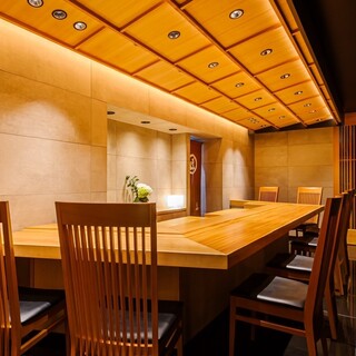 木の温もりを感じる和の雰囲気はどこかモダンで落ち着きます。